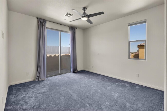 Building Photo - 56923 Ivanhoe Dr