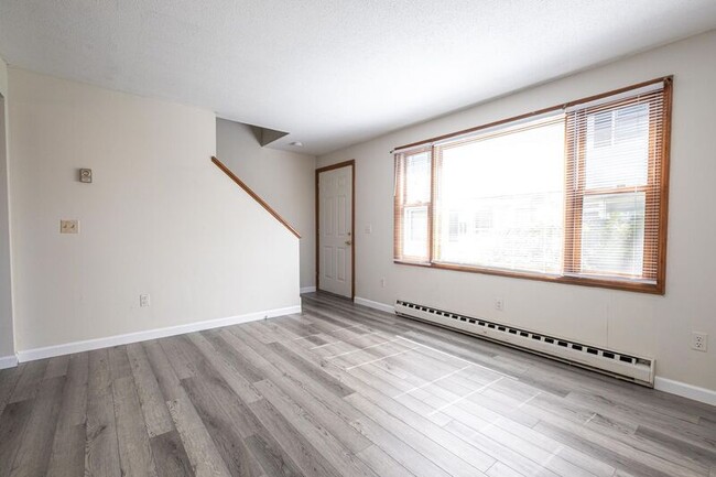 Building Photo - 54 Price St