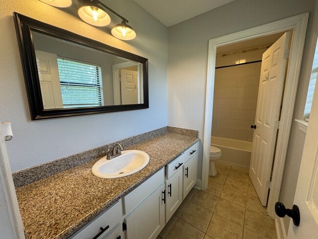 Building Photo - Gulf Breeze - Pineglade - 4 bedroom, 3 bat...