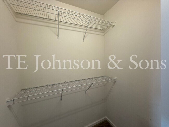 Building Photo - Charming 3-Bedroom Home with Modern Comfor...