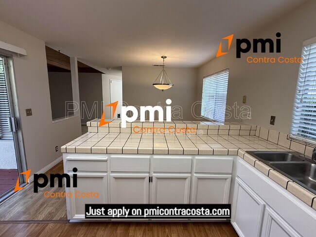 Building Photo - 974 Signal Ct