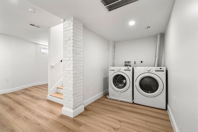 Building Photo - 53 Dustin St