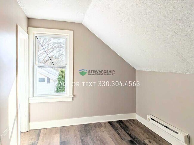 Building Photo - 133 Catherine St