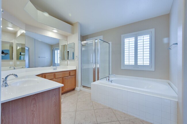 Building Photo - 561 Pacer Terrace