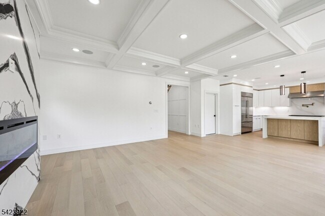 Building Photo - 51 Albany Ave