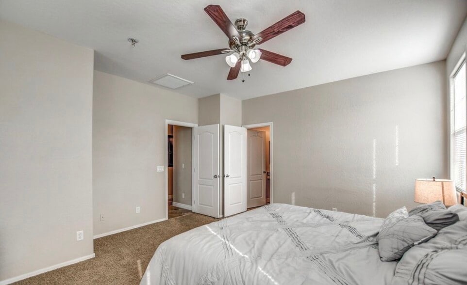 Building Photo - 7515 S 30th Pl