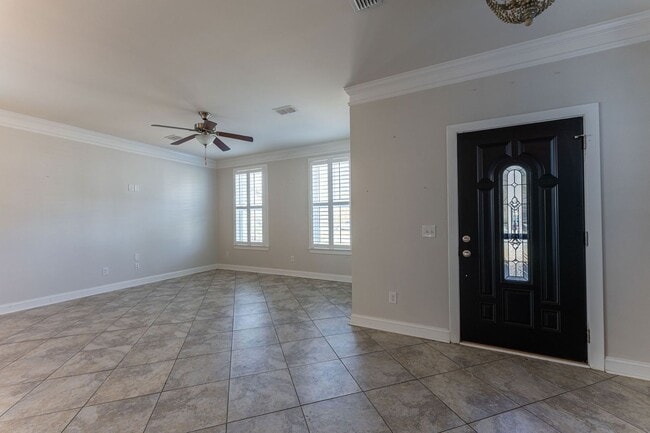 Building Photo - 3 Bedroom 2.5 Bath House in Boltons Landin...
