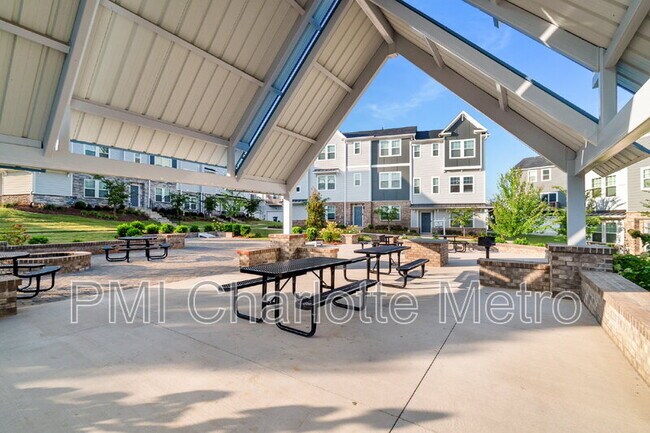 Building Photo - 4472 Millennium Ave