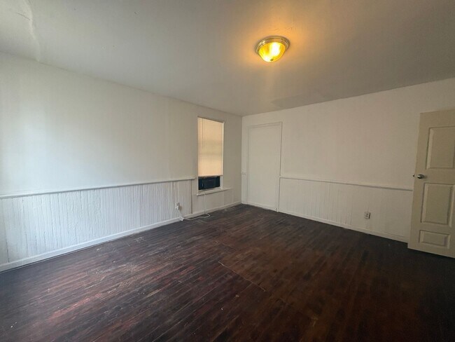 Building Photo - 871 Mulberry St