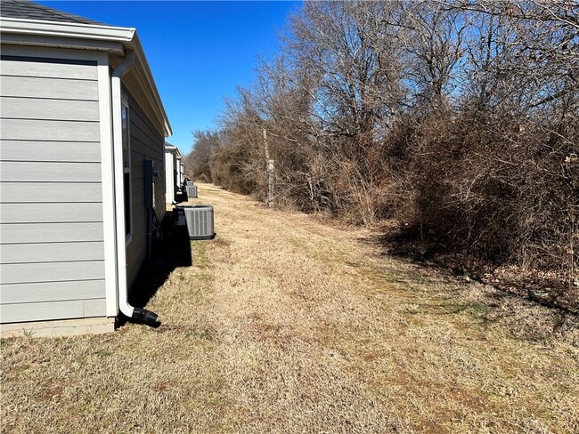 Building Photo - 542 N Cresswell Dr