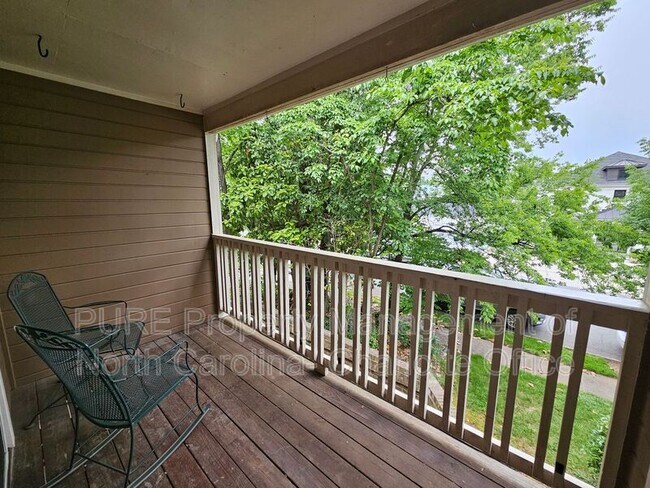 Building Photo - 333 Circle Ave