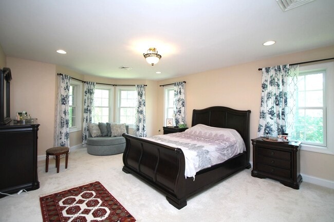 Building Photo - 4 Bedroom House For Rent