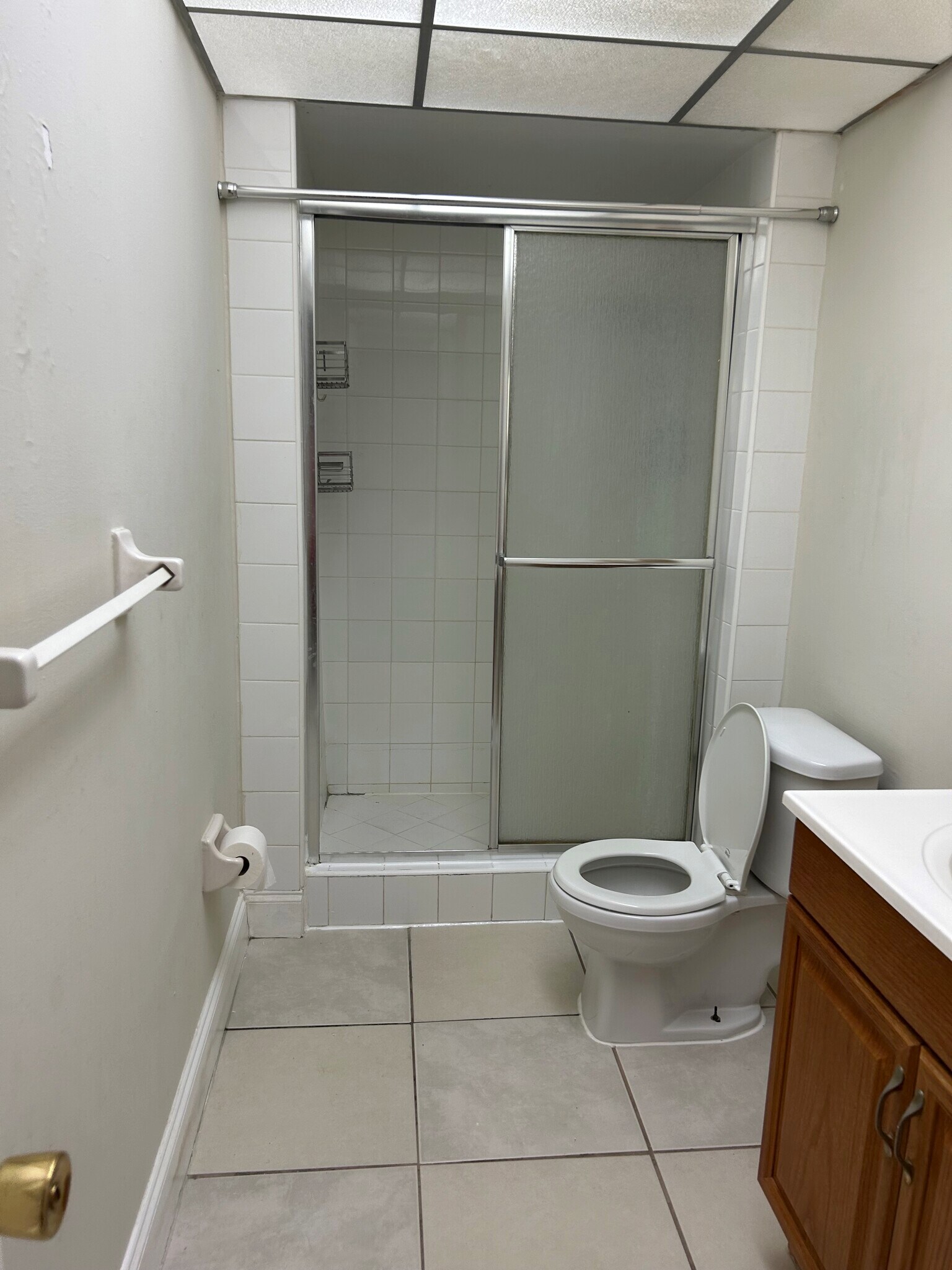master bath with shower - 470 NW 20th St