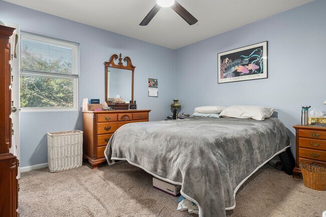 Building Photo - Elegant & Modern Home with Beautiful Interior