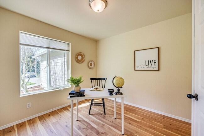 Building Photo - 3 Bedroom Rambler in Quiet Port Orchard Lo...