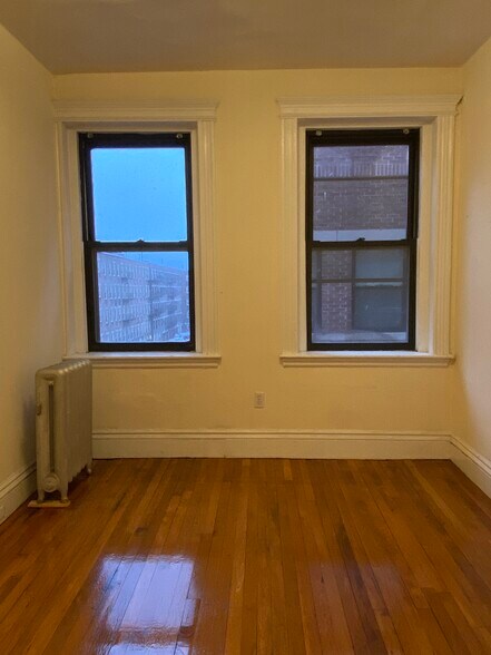 Building Photo - 468 Park Dr
