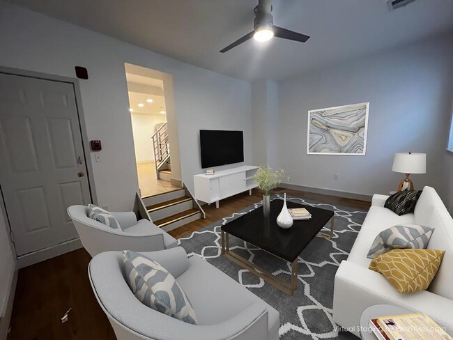 Building Photo - BRAND NEW town home in the center of it all