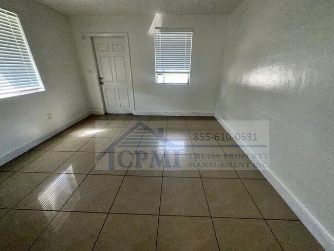 Building Photo - The perfect 3/1 single home in Pompano Beach - Washer and Dryer in unit!