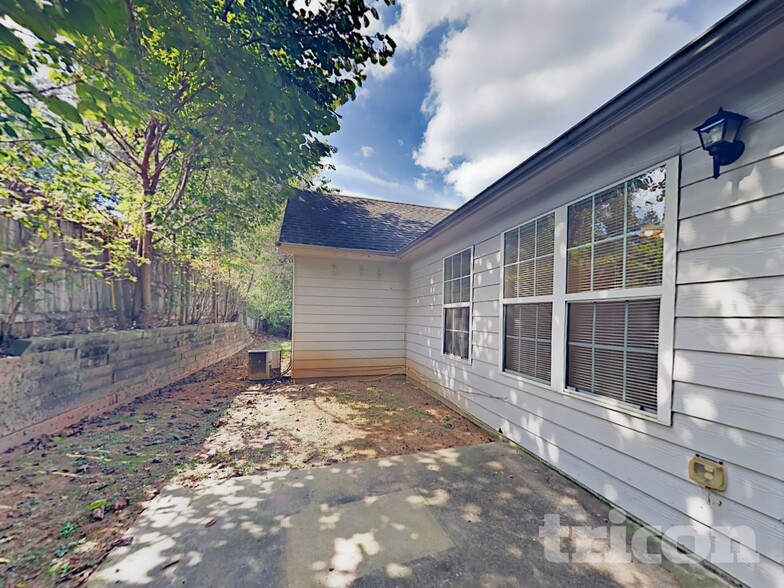 Building Photo - 3151 Peartree Dr