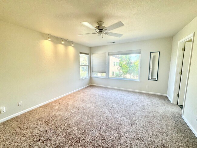 Building Photo - Beautiful 5 bed 3 bath Home in Wildhorse