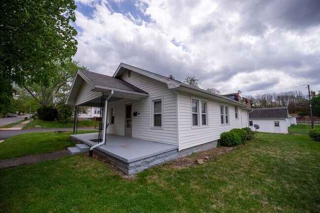 Building Photo - 112 E 15th St