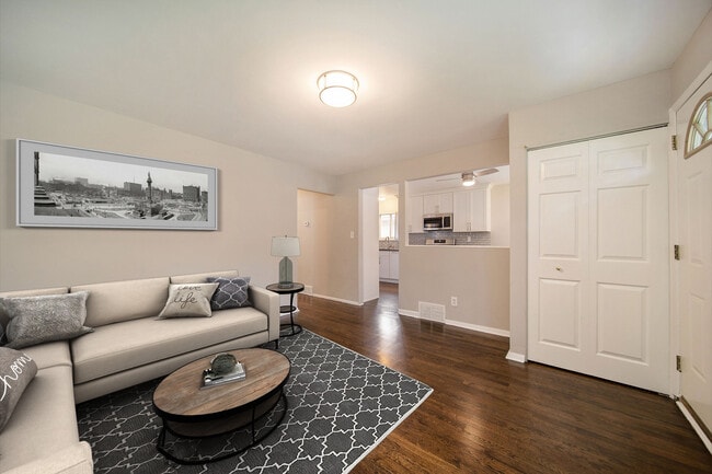 Building Photo - 308 N Campbell Rd