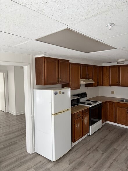 Kitchen - 164 Veranda St