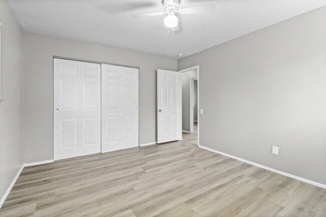 Building Photo - 2615 Flamingo Dr