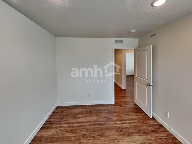 Building Photo - 8959 S John Annie Ln