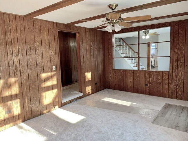 Building Photo - 100 Ash St