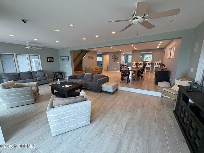 Building Photo - 3608 Ocean Terrace