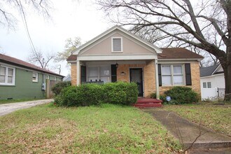 Building Photo - 3 Bedroom, 1.5 Bath Home in Central Tyler!