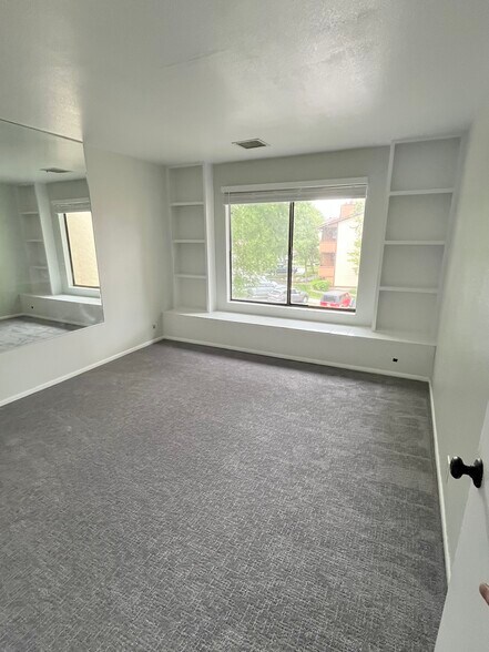 Building Photo - 1087 E Countrywoods Cir