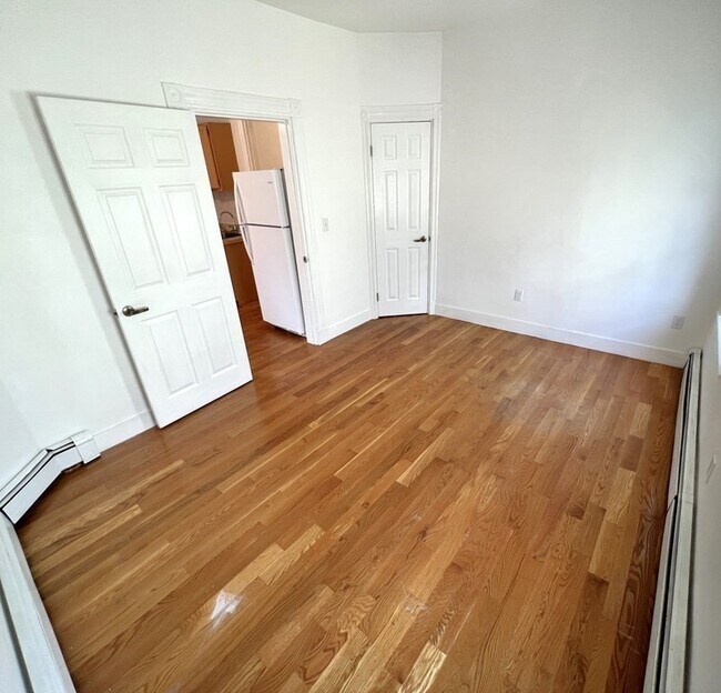 Building Photo - 28 Marney St