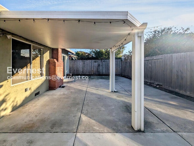 Building Photo - 14403 Tiburon Rd