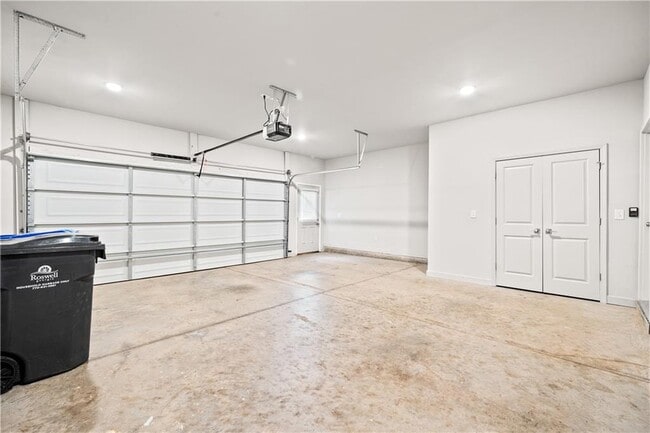 Building Photo - 170 Wren Dr