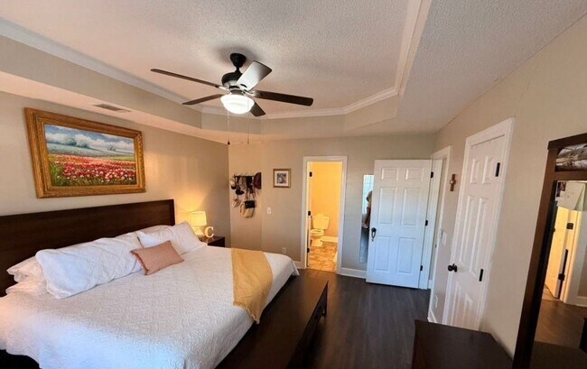 Building Photo - 3 Bed 2.5 Bath Single-Family Home