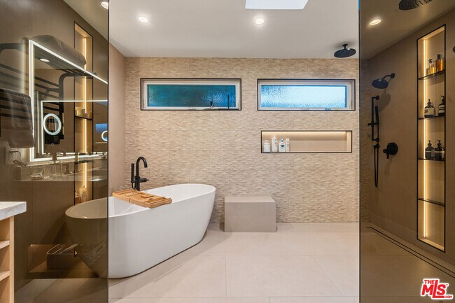 Building Photo - 4731 Deseret Dr