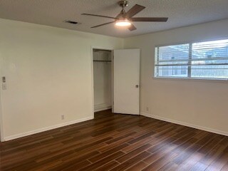 Building Photo - 228 E Greenfield Dr
