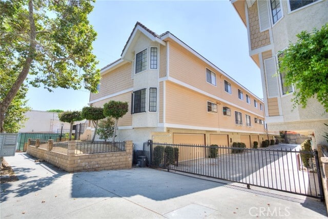 Primary Photo - 111 N Moore Ave
