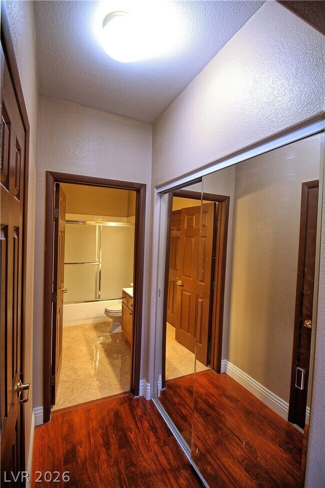 Building Photo - 401 Pine Haven St