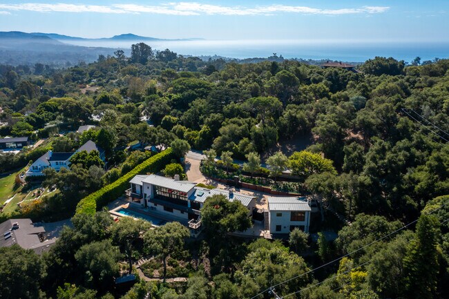 Building Photo - 622 Cowles Rd