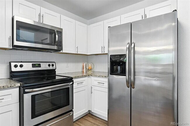 Building Photo - 1203 S Zeno Way