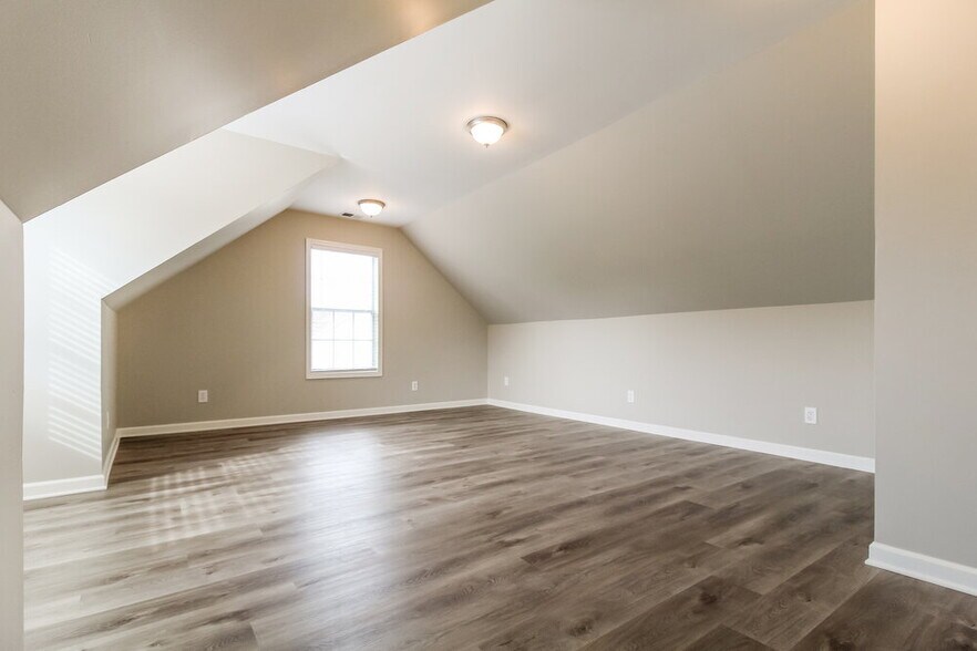 Building Photo - 1520 Rose Pointe Dr