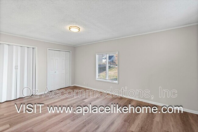 Building Photo - 2936 Stewart Ave