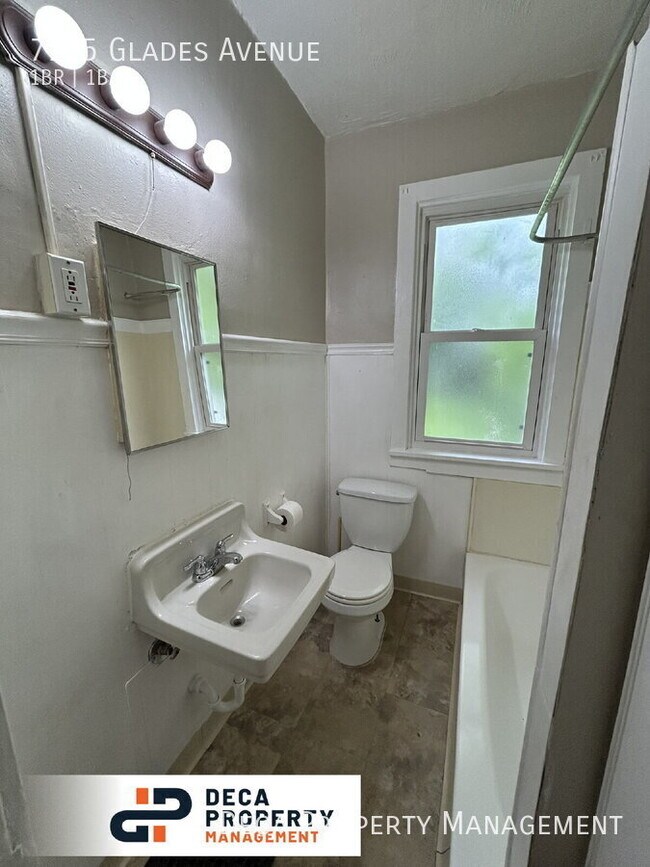 Building Photo - 7115 Glades Ave