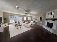 Building Photo - 11219 Valley Spring Dr