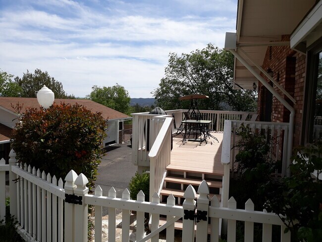 Building Photo - 2057 Heavenly Pl