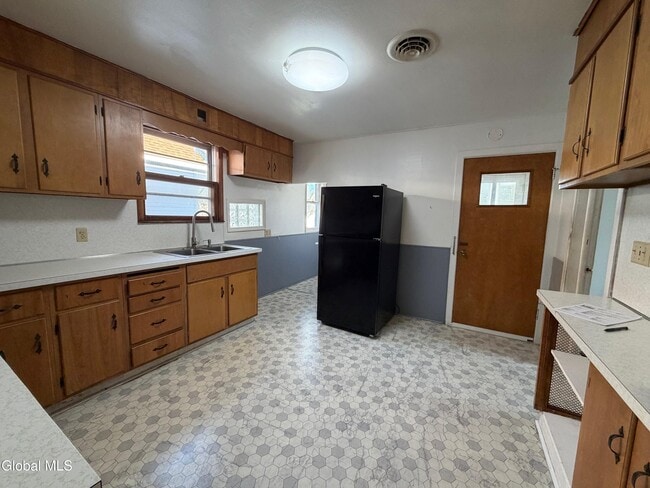 Building Photo - 830 Hampton Ave