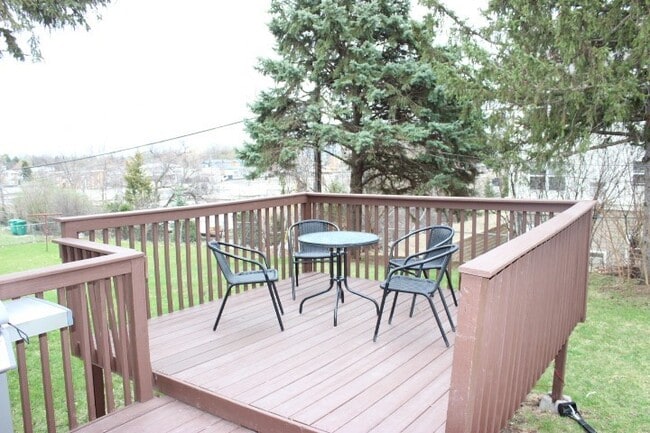 Building Photo - New Hope SidexSide, Walk out Deck, In Unit Laundry, 1 Car Garage